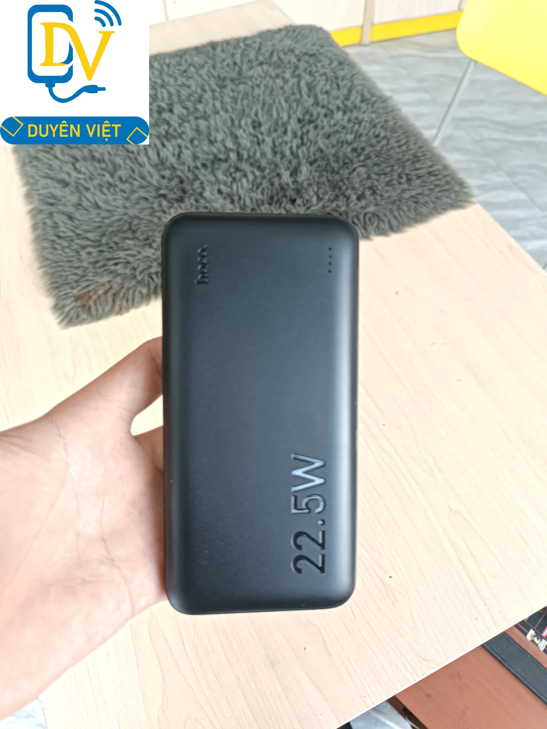 mặt sau sản phẩm sạc hoco